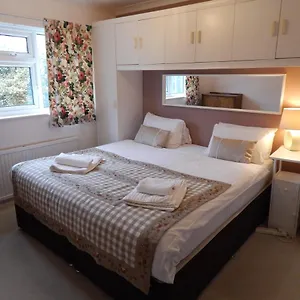Two Bedroom Corporate And Family Stay With Parking - Orbitat Accommodations Cambridge (Cambridgeshire)